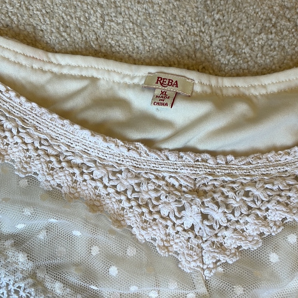 Reba lace blouse - Picture 3 of 3